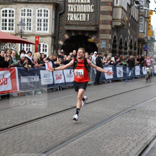 05.10.2025 - 20. swb-Marathon Bremen Yannick Fuchs http://msf.ph/oto/9276885 05.10.2025 12:38:47 Ziel 7, 1351 meine-sportfotos.de