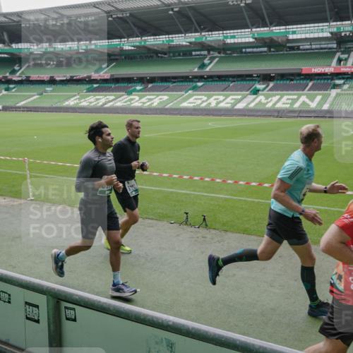 05.10.2025 - 20. swb-Marathon Bremen Michael Burmester http://msf.ph/oto/9276894 05.10.2025 12:55:32 Laufen im Stadion 78, 124, 169, 240, 319, 663, 760, 944, 1261, 1326, 1490, 1531, 1737, 1774, 1825, 1910, 1931, 1945, 2022, 2162, 2431, 2459, 2490, 2494, 2605, 2642, 2716, 2884, 2942, 3074, 3489, 3515, 3519, 3612, 3838, 3944, 4079, 4116, 4149, 4195, 4212, 4456, 4672, 4771, 4796, 4816, 4823, 4853, 4919, 5034, 5093, 5152, 5177, 5289, 5484, 5554, 5615, 5691, 5719, 5833, 5907, 6048, 6106, 6184, 6276, 6515, 6527, 6570, 6615, 6649, 6744, 6820, 6937, 7052, 8060, 82, 104 meine-sportfotos.de