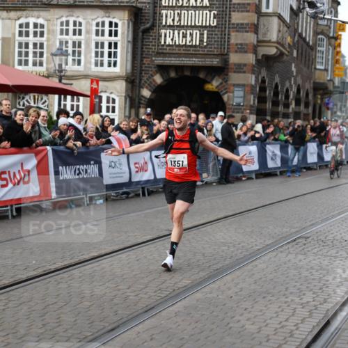05.10.2025 - 20. swb-Marathon Bremen Yannick Fuchs http://msf.ph/oto/9276899 05.10.2025 12:38:47 Ziel 7, 1351 meine-sportfotos.de