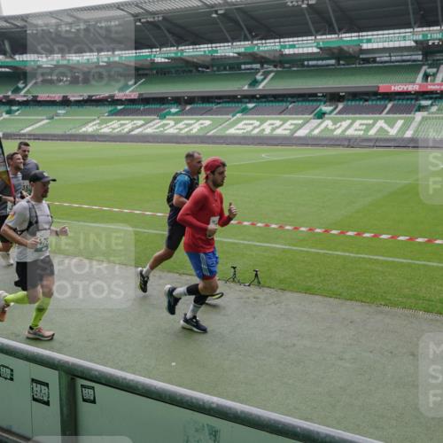 05.10.2025 - 20. swb-Marathon Bremen Michael Burmester http://msf.ph/oto/9276900 05.10.2025 12:55:33 Laufen im Stadion 78, 124, 169, 240, 319, 663, 760, 944, 1261, 1326, 1490, 1531, 1737, 1774, 1825, 1910, 1931, 1945, 2022, 2162, 2431, 2459, 2490, 2494, 2605, 2642, 2716, 2884, 2942, 3074, 3489, 3515, 3519, 3612, 3749, 3838, 3944, 4079, 4116, 4149, 4195, 4212, 4456, 4672, 4771, 4796, 4816, 4823, 4853, 4919, 5034, 5093, 5152, 5177, 5289, 5484, 5554, 5615, 5691, 5719, 5833, 5907, 6048, 6106, 6184, 6276, 6515, 6527, 6570, 6615, 6649, 6744, 6820, 6937, 7052, 8060, 82, 104 meine-sportfotos.de