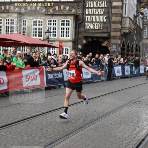05.10.2025 - 20. swb-Marathon Bremen Yannick Fuchs http://msf.ph/oto/9276902 05.10.2025 12:38:48 Ziel 7, 1351 meine-sportfotos.de