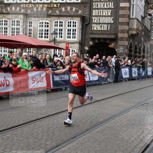 05.10.2025 - 20. swb-Marathon Bremen Yannick Fuchs http://msf.ph/oto/9276905 05.10.2025 12:38:48 Ziel 7, 1351 meine-sportfotos.de