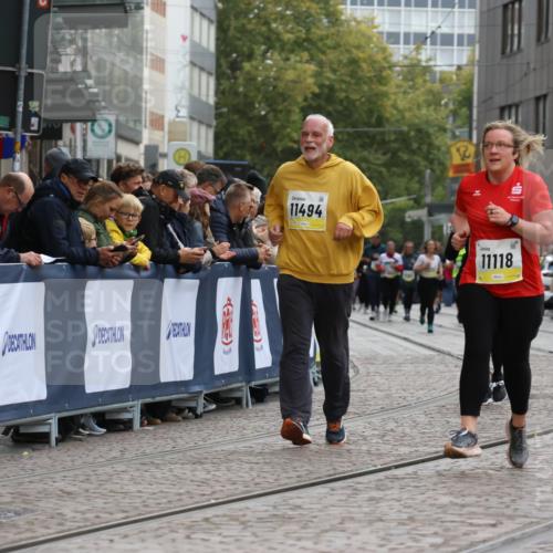 05.10.2025 - 20. swb-Marathon Bremen Strokosch-Dieckow http://msf.ph/oto/9276913 05.10.2025 11:12:54 Ziel 9203, 10041, 10186, 11118, 11252 meine-sportfotos.de