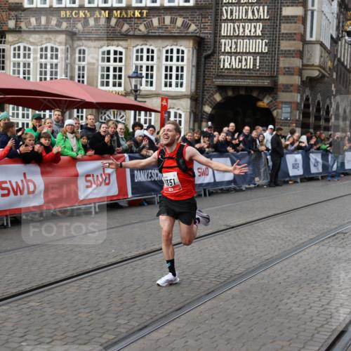 05.10.2025 - 20. swb-Marathon Bremen Yannick Fuchs http://msf.ph/oto/9276914 05.10.2025 12:38:48 Ziel 7, 1351 meine-sportfotos.de