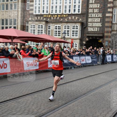 05.10.2025 - 20. swb-Marathon Bremen Yannick Fuchs http://msf.ph/oto/9276917 05.10.2025 12:38:48 Ziel 7, 1351 meine-sportfotos.de