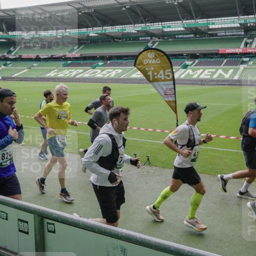 05.10.2025 - 20. swb-Marathon Bremen Michael Burmester http://msf.ph/oto/9276919 05.10.2025 12:55:34 Laufen im Stadion 78, 124, 169, 240, 663, 760, 944, 1261, 1326, 1490, 1531, 1737, 1774, 1825, 1910, 1931, 2022, 2162, 2431, 2459, 2490, 2494, 2605, 2642, 2716, 2884, 2942, 3074, 3489, 3515, 3519, 3612, 3749, 3838, 3944, 4079, 4116, 4149, 4195, 4212, 4432, 4456, 4672, 4771, 4796, 4816, 4823, 4853, 4919, 5034, 5093, 5152, 5177, 5289, 5484, 5554, 5615, 5691, 5719, 5833, 5907, 6048, 6106, 6184, 6276, 6515, 6527, 6570, 6615, 6649, 6744, 6820, 6937, 7052, 8060, 82, 104 meine-sportfotos.de