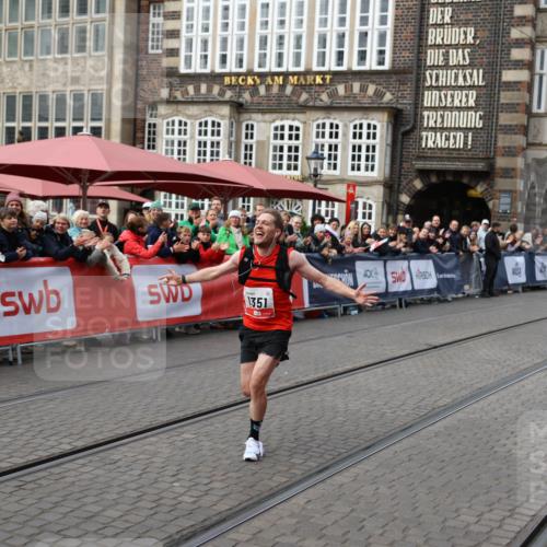 05.10.2025 - 20. swb-Marathon Bremen Yannick Fuchs http://msf.ph/oto/9276926 05.10.2025 12:38:48 Ziel 7, 1351 meine-sportfotos.de