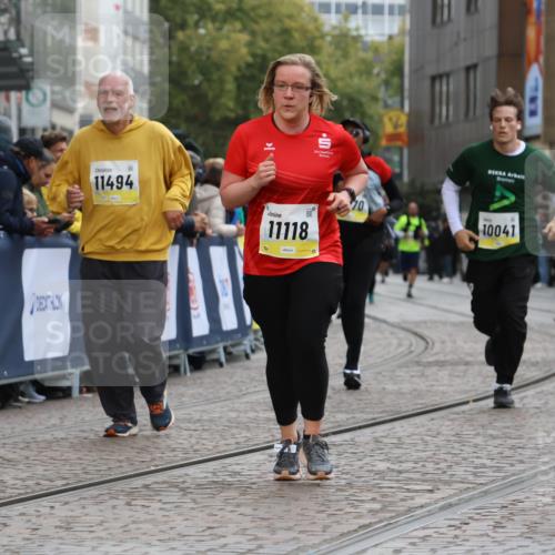 05.10.2025 - 20. swb-Marathon Bremen Strokosch-Dieckow http://msf.ph/oto/9276938 05.10.2025 11:12:56 Ziel 10041, 11118 meine-sportfotos.de