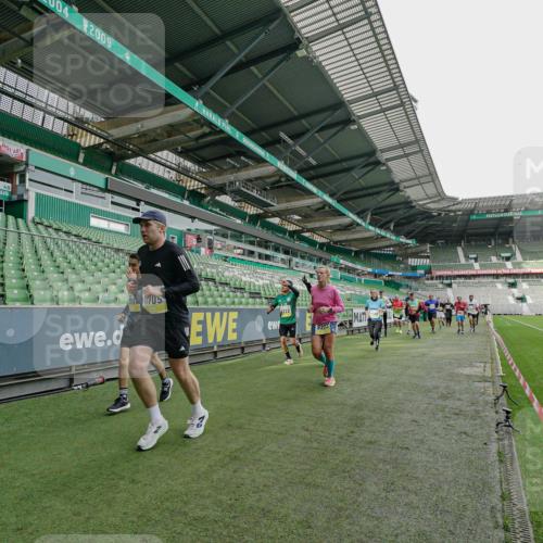 05.10.2025 - 20. swb-Marathon Bremen Michael Burmester http://msf.ph/oto/9276944 05.10.2025 10:28:11 Laufen im Stadion 1138, 7414, 9200, 9206, 9207, 9216, 9222, 9223, 9244, 9293, 9298, 9366, 9377, 9397, 9406, 9413, 9546, 9665, 9706, 9955, 10047, 10177, 10211, 10266, 10268, 10303, 10319, 10350, 10382, 10428, 10452, 10509, 10637, 10661, 10667, 10676, 10688, 10789, 10850, 10858, 10931, 10953, 11104, 11167, 11189, 11244, 11268, 11299, 11327, 11462, 11498, 11513, 11579, 11628, 11678, 11705, 9339, 9500, 9670, 9709, 9711, 10634, 10639, 10750, 10947 meine-sportfotos.de