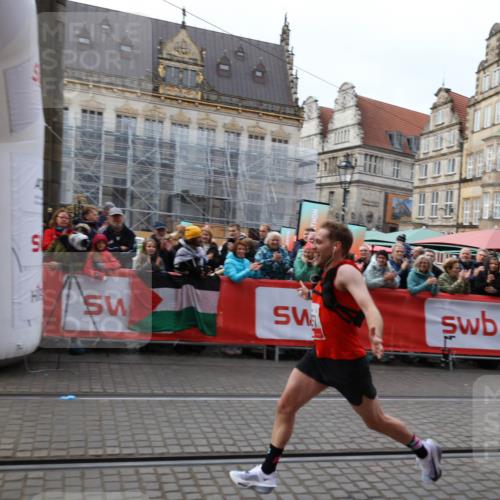 05.10.2025 - 20. swb-Marathon Bremen Yannick Fuchs http://msf.ph/oto/9276962 05.10.2025 12:38:49 Ziel 7, 1351 meine-sportfotos.de