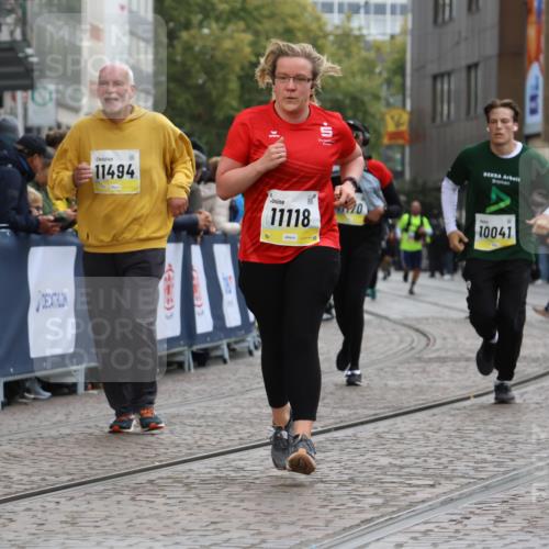 05.10.2025 - 20. swb-Marathon Bremen Strokosch-Dieckow http://msf.ph/oto/9276965 05.10.2025 11:12:56 Ziel 10041, 11118 meine-sportfotos.de