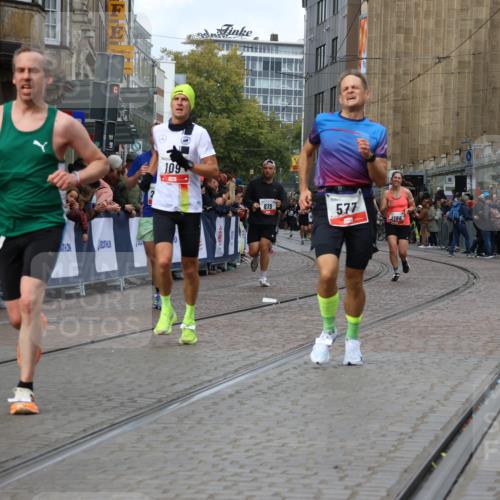 05.10.2025 - 20. swb-Marathon Bremen Strokosch-Dieckow http://msf.ph/oto/9276972 05.10.2025 13:04:43 Ziel 109, 577, 1265, 2057, 2188, 4966, 6463 meine-sportfotos.de