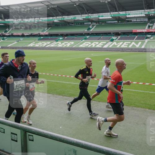 05.10.2025 - 20. swb-Marathon Bremen Michael Burmester http://msf.ph/oto/9276979 05.10.2025 12:55:37 Laufen im Stadion 78, 124, 240, 663, 760, 984, 1261, 1326, 1490, 1531, 1737, 1774, 1825, 1910, 1931, 2022, 2162, 2431, 2459, 2490, 2494, 2605, 2642, 2716, 2884, 2942, 3074, 3489, 3515, 3519, 3612, 3749, 3838, 3944, 4079, 4116, 4149, 4195, 4212, 4288, 4432, 4456, 4771, 4796, 4823, 4853, 4919, 5034, 5093, 5152, 5177, 5289, 5484, 5554, 5615, 5691, 5719, 5833, 5907, 6048, 6106, 6184, 6276, 6515, 6527, 6570, 6615, 6649, 6744, 6820, 6937, 8060, 8144, 82, 104, 124, 169 meine-sportfotos.de