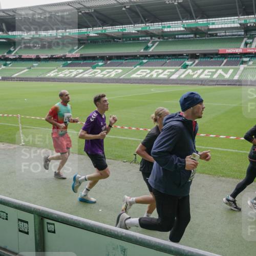 05.10.2025 - 20. swb-Marathon Bremen Michael Burmester http://msf.ph/oto/9276988 05.10.2025 12:55:38 Laufen im Stadion 78, 240, 663, 760, 984, 1261, 1326, 1490, 1531, 1737, 1774, 1825, 1910, 1931, 2022, 2162, 2431, 2459, 2490, 2494, 2605, 2642, 2716, 2884, 2942, 3074, 3489, 3515, 3519, 3612, 3749, 3838, 3944, 4079, 4116, 4149, 4195, 4212, 4288, 4432, 4456, 4771, 4796, 4823, 4853, 4919, 5034, 5093, 5152, 5177, 5289, 5484, 5554, 5615, 5691, 5719, 5833, 5907, 6048, 6106, 6184, 6276, 6515, 6527, 6570, 6615, 6649, 6744, 6820, 6937, 8060, 8144, 82, 104, 124, 169 meine-sportfotos.de