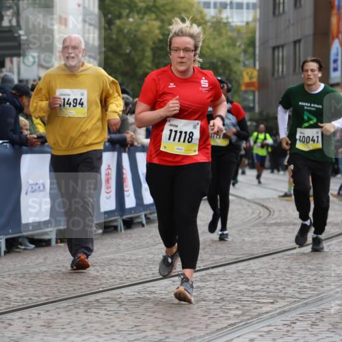 05.10.2025 - 20. swb-Marathon Bremen Strokosch-Dieckow http://msf.ph/oto/9276990 05.10.2025 11:12:56 Ziel 10041, 11118 meine-sportfotos.de