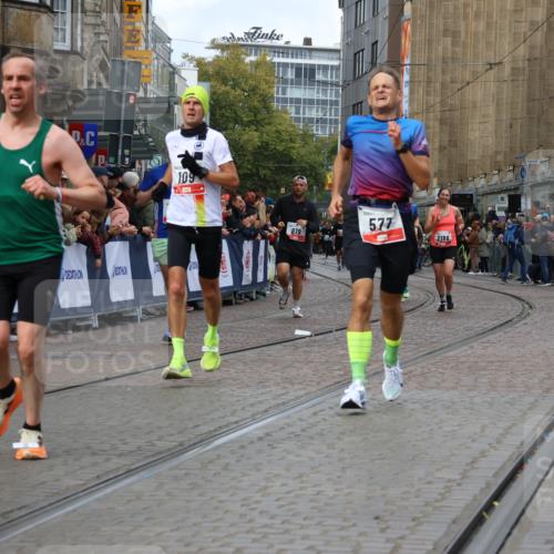 05.10.2025 - 20. swb-Marathon Bremen Strokosch-Dieckow http://msf.ph/oto/9276996 05.10.2025 13:04:43 Ziel 109, 577, 1265, 2057, 2188, 4966, 6463 meine-sportfotos.de