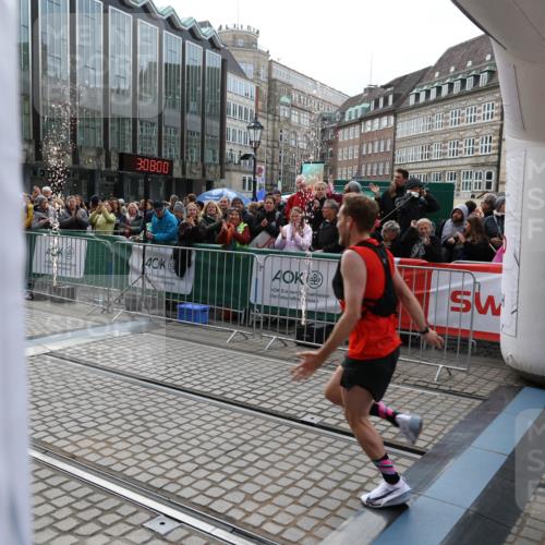05.10.2025 - 20. swb-Marathon Bremen Yannick Fuchs http://msf.ph/oto/9277003 05.10.2025 12:38:50 Ziel 1351 meine-sportfotos.de
