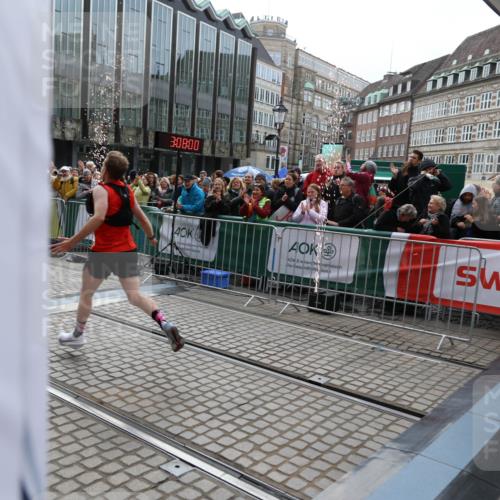 05.10.2025 - 20. swb-Marathon Bremen Yannick Fuchs http://msf.ph/oto/9277026 05.10.2025 12:38:50 Ziel 1351 meine-sportfotos.de
