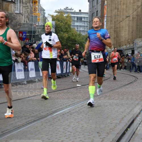05.10.2025 - 20. swb-Marathon Bremen Strokosch-Dieckow http://msf.ph/oto/9277028 05.10.2025 13:04:43 Ziel 109, 577, 1265, 2057, 2188, 4966, 6463 meine-sportfotos.de