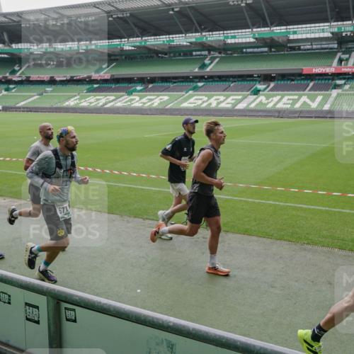 05.10.2025 - 20. swb-Marathon Bremen Michael Burmester http://msf.ph/oto/9277029 05.10.2025 12:55:40 Laufen im Stadion 78, 240, 663, 760, 984, 1261, 1326, 1490, 1531, 1737, 1774, 1825, 1910, 1931, 2022, 2162, 2431, 2459, 2490, 2494, 2605, 2642, 2716, 2884, 2942, 3074, 3489, 3515, 3519, 3612, 3749, 3838, 3944, 4079, 4116, 4149, 4195, 4212, 4288, 4432, 4456, 4771, 4796, 4823, 4853, 4919, 5034, 5093, 5152, 5177, 5289, 5370, 5484, 5554, 5615, 5691, 5719, 5833, 5907, 6048, 6106, 6184, 6276, 6515, 6527, 6570, 6615, 6649, 6744, 6820, 6937, 8060, 8144, 82, 104, 124, 169 meine-sportfotos.de