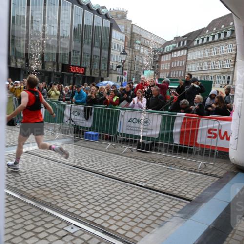 05.10.2025 - 20. swb-Marathon Bremen Yannick Fuchs http://msf.ph/oto/9277038 05.10.2025 12:38:50 Ziel 1351 meine-sportfotos.de