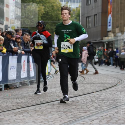 05.10.2025 - 20. swb-Marathon Bremen Strokosch-Dieckow http://msf.ph/oto/9277069 05.10.2025 11:12:58 Ziel 10041, 11118, 11494 meine-sportfotos.de