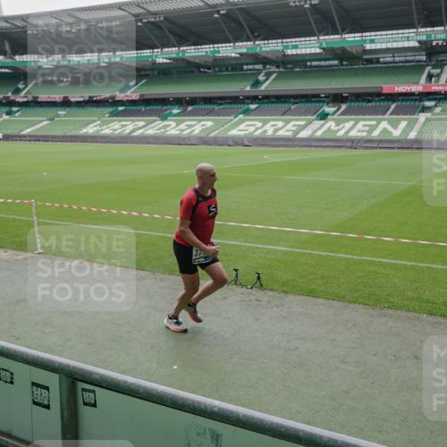 05.10.2025 - 20. swb-Marathon Bremen Michael Burmester http://msf.ph/oto/9277090 05.10.2025 12:55:49 Laufen im Stadion 78, 240, 325, 663, 760, 984, 989, 1261, 1326, 1490, 1531, 1737, 1774, 1825, 1910, 1931, 2022, 2134, 2162, 2459, 2490, 2605, 2716, 2884, 2942, 3074, 3161, 3489, 3515, 3519, 3612, 3749, 3838, 3944, 4052, 4079, 4116, 4149, 4195, 4212, 4288, 4432, 4456, 4771, 4796, 4823, 4853, 5034, 5093, 5152, 5177, 5289, 5370, 5484, 5490, 5554, 5615, 5691, 5719, 5833, 5907, 6048, 6070, 6106, 6276, 6441, 6515, 6527, 6570, 6615, 6649, 6744, 6797, 6820, 6937, 8060, 8144, 8222, 82, 124, 169 meine-sportfotos.de