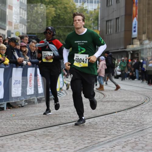05.10.2025 - 20. swb-Marathon Bremen Strokosch-Dieckow http://msf.ph/oto/9277095 05.10.2025 11:12:58 Ziel 10041, 11118, 11494 meine-sportfotos.de