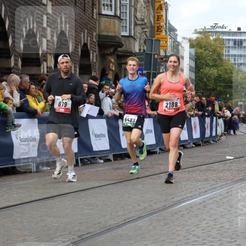 05.10.2025 - 20. swb-Marathon Bremen Strokosch-Dieckow http://msf.ph/oto/9277109 05.10.2025 13:04:49 Ziel 819, 2057, 2188, 6463 meine-sportfotos.de
