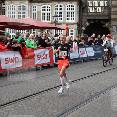 05.10.2025 - 20. swb-Marathon Bremen Yannick Fuchs http://msf.ph/oto/9277111 05.10.2025 12:38:55 Ziel 117, 1351 meine-sportfotos.de