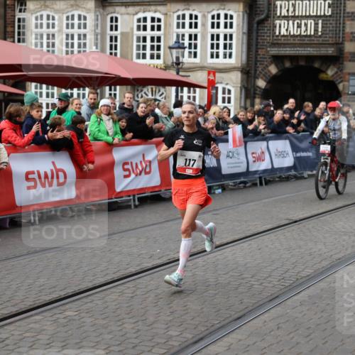 05.10.2025 - 20. swb-Marathon Bremen Yannick Fuchs http://msf.ph/oto/9277117 05.10.2025 12:38:55 Ziel 117, 1351 meine-sportfotos.de