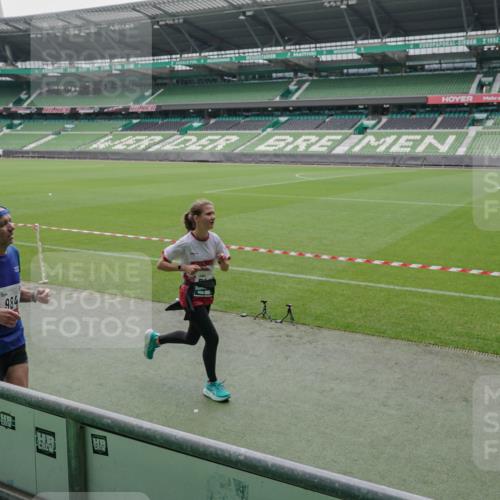 05.10.2025 - 20. swb-Marathon Bremen Michael Burmester http://msf.ph/oto/9277130 05.10.2025 12:55:56 Laufen im Stadion 78, 240, 325, 760, 830, 901, 984, 989, 1261, 1326, 1490, 1531, 1774, 1825, 1910, 1931, 2022, 2134, 2149, 2162, 2459, 2490, 2605, 2716, 2884, 2942, 3074, 3161, 3489, 3515, 3519, 3612, 3749, 3838, 3944, 4052, 4079, 4116, 4149, 4195, 4212, 4288, 4432, 4456, 4485, 4796, 4853, 5093, 5152, 5177, 5289, 5370, 5484, 5490, 5554, 5615, 5691, 5719, 5833, 5907, 6048, 6070, 6106, 6276, 6441, 6515, 6570, 6615, 6689, 6744, 6797, 6820, 6937, 8060, 8144, 8222, 124, 6527 meine-sportfotos.de