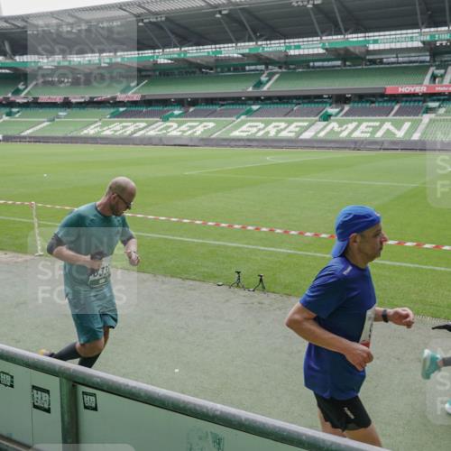 05.10.2025 - 20. swb-Marathon Bremen Michael Burmester http://msf.ph/oto/9277137 05.10.2025 12:55:57 Laufen im Stadion 78, 240, 325, 760, 830, 901, 984, 989, 1261, 1326, 1490, 1531, 1774, 1825, 1910, 1931, 2022, 2134, 2149, 2162, 2459, 2490, 2605, 2716, 2884, 2942, 3074, 3161, 3489, 3515, 3519, 3612, 3749, 3838, 3944, 4052, 4079, 4116, 4149, 4195, 4212, 4288, 4432, 4456, 4485, 4796, 4853, 5093, 5152, 5177, 5289, 5370, 5484, 5490, 5554, 5615, 5691, 5719, 5833, 5907, 6048, 6070, 6106, 6276, 6441, 6515, 6570, 6615, 6689, 6744, 6797, 6820, 6937, 8060, 8144, 8222, 124, 6527 meine-sportfotos.de
