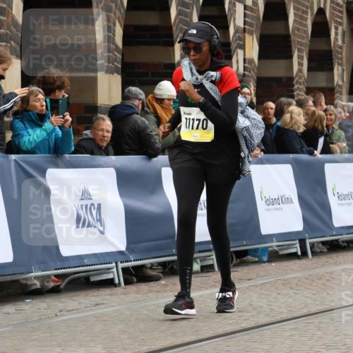 05.10.2025 - 20. swb-Marathon Bremen Strokosch-Dieckow http://msf.ph/oto/9277150 05.10.2025 11:13:04 Ziel 10041, 11170, 11494 meine-sportfotos.de