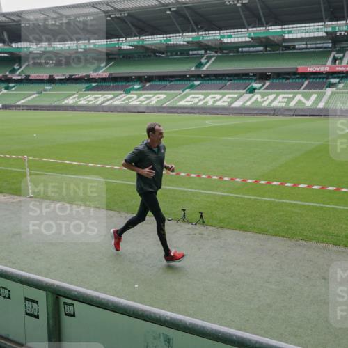 05.10.2025 - 20. swb-Marathon Bremen Michael Burmester http://msf.ph/oto/9277162 05.10.2025 12:56:00 Laufen im Stadion 78, 240, 325, 760, 830, 901, 984, 989, 1261, 1326, 1490, 1531, 1774, 1825, 1910, 1931, 2134, 2149, 2162, 2459, 2490, 2605, 2716, 2884, 2942, 3074, 3161, 3515, 3519, 3612, 3749, 3838, 3944, 4052, 4079, 4116, 4149, 4195, 4212, 4288, 4432, 4456, 4485, 4796, 4853, 5093, 5152, 5177, 5289, 5370, 5469, 5484, 5490, 5554, 5615, 5691, 5719, 5833, 5907, 6048, 6070, 6106, 6176, 6276, 6441, 6515, 6570, 6615, 6689, 6744, 6797, 6820, 6937, 7292, 7920, 8060, 8144, 8222, 6527 meine-sportfotos.de
