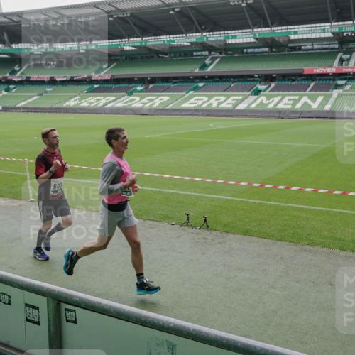 05.10.2025 - 20. swb-Marathon Bremen Michael Burmester http://msf.ph/oto/9277166 05.10.2025 12:56:01 Laufen im Stadion 78, 240, 325, 760, 830, 901, 984, 989, 1261, 1326, 1490, 1531, 1774, 1825, 1910, 1931, 2134, 2149, 2162, 2459, 2490, 2605, 2716, 2884, 2942, 3074, 3161, 3515, 3519, 3612, 3749, 3838, 3944, 4052, 4079, 4116, 4149, 4195, 4212, 4288, 4432, 4456, 4485, 4796, 4853, 5093, 5152, 5177, 5289, 5370, 5469, 5484, 5490, 5554, 5615, 5691, 5719, 5833, 5907, 6048, 6070, 6106, 6176, 6276, 6441, 6515, 6570, 6615, 6689, 6744, 6797, 6820, 6937, 7292, 7920, 8060, 8144, 8222, 6527 meine-sportfotos.de
