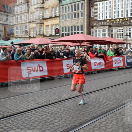05.10.2025 - 20. swb-Marathon Bremen Yannick Fuchs http://msf.ph/oto/9277167 05.10.2025 12:38:55 Ziel 117, 1351 meine-sportfotos.de