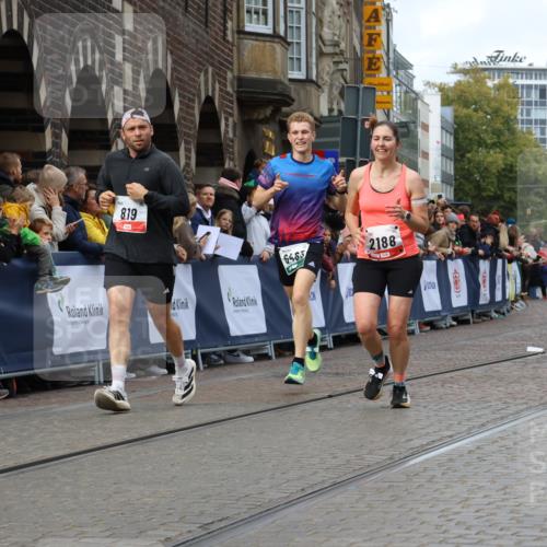 05.10.2025 - 20. swb-Marathon Bremen Strokosch-Dieckow http://msf.ph/oto/9277181 05.10.2025 13:04:49 Ziel 819, 2057, 2188, 6463 meine-sportfotos.de