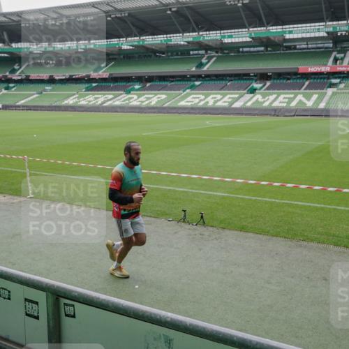 05.10.2025 - 20. swb-Marathon Bremen Michael Burmester http://msf.ph/oto/9277194 05.10.2025 12:56:04 Laufen im Stadion 78, 240, 325, 760, 830, 901, 984, 989, 1261, 1326, 1380, 1490, 1531, 1774, 1825, 1910, 1931, 2134, 2149, 2162, 2438, 2459, 2490, 2605, 2884, 2942, 3074, 3161, 3515, 3519, 3612, 3749, 3944, 4052, 4079, 4116, 4149, 4195, 4212, 4288, 4432, 4456, 4485, 4796, 4853, 5093, 5152, 5289, 5370, 5469, 5484, 5490, 5615, 5691, 5719, 5833, 6048, 6070, 6106, 6176, 6276, 6375, 6441, 6515, 6570, 6615, 6689, 6744, 6797, 6820, 6937, 7292, 7920, 8060, 8144, 8222, 6527 meine-sportfotos.de