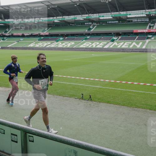 05.10.2025 - 20. swb-Marathon Bremen Michael Burmester http://msf.ph/oto/9277202 05.10.2025 12:56:06 Laufen im Stadion 78, 240, 325, 760, 830, 901, 984, 989, 1261, 1326, 1380, 1490, 1531, 1774, 1825, 1910, 1931, 2134, 2149, 2162, 2438, 2459, 2490, 2605, 2884, 2942, 3074, 3161, 3515, 3519, 3612, 3749, 3944, 4052, 4079, 4116, 4149, 4195, 4212, 4288, 4432, 4456, 4485, 4796, 4853, 5093, 5152, 5289, 5370, 5469, 5484, 5490, 5615, 5691, 5719, 5833, 6048, 6070, 6106, 6176, 6276, 6375, 6441, 6515, 6570, 6615, 6689, 6744, 6797, 6820, 6937, 7292, 7920, 8060, 8144, 8222, 6527 meine-sportfotos.de