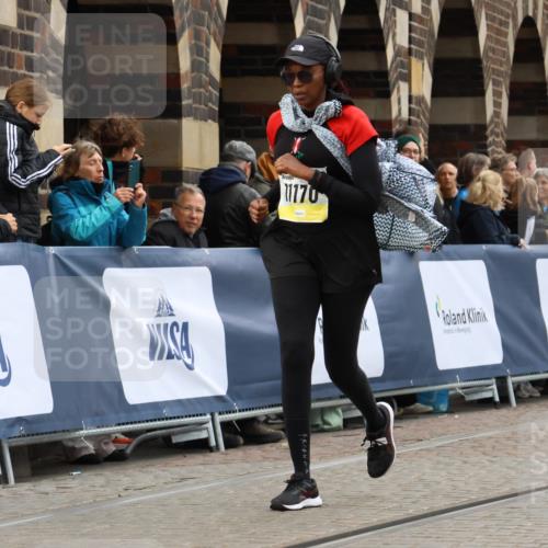 05.10.2025 - 20. swb-Marathon Bremen Strokosch-Dieckow http://msf.ph/oto/9277204 05.10.2025 11:13:04 Ziel 10041, 11170, 11494 meine-sportfotos.de