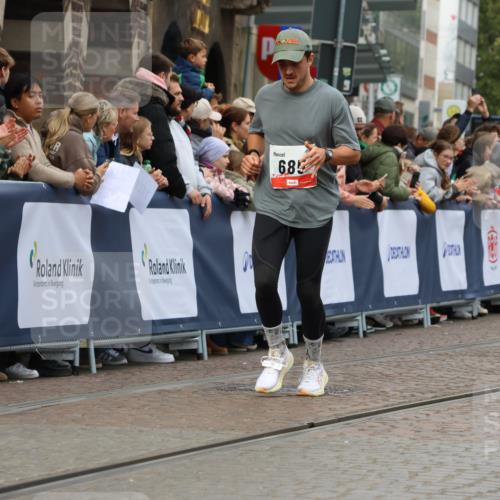05.10.2025 - 20. swb-Marathon Bremen Strokosch-Dieckow http://msf.ph/oto/9277218 05.10.2025 13:05:01 Ziel 548, 685, 1123, 1196, 1631, 8729 meine-sportfotos.de