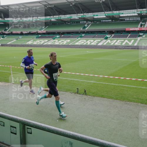 05.10.2025 - 20. swb-Marathon Bremen Michael Burmester http://msf.ph/oto/9277227 05.10.2025 12:56:09 Laufen im Stadion 78, 240, 325, 760, 830, 901, 984, 989, 1261, 1380, 1490, 1531, 1679, 1774, 1825, 1931, 2134, 2149, 2162, 2263, 2438, 2459, 2490, 2605, 2884, 2942, 3074, 3161, 3392, 3515, 3519, 3612, 3749, 3944, 4052, 4079, 4116, 4149, 4195, 4288, 4432, 4456, 4485, 4796, 4853, 5093, 5152, 5289, 5370, 5469, 5484, 5490, 5615, 5691, 5719, 6048, 6070, 6106, 6176, 6276, 6375, 6441, 6515, 6570, 6615, 6689, 6744, 6797, 6820, 6864, 6937, 7000, 7292, 7431, 7920, 8060, 8144, 8222, 6527 meine-sportfotos.de