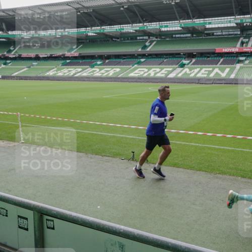05.10.2025 - 20. swb-Marathon Bremen Michael Burmester http://msf.ph/oto/9277233 05.10.2025 12:56:10 Laufen im Stadion 78, 240, 325, 760, 830, 901, 984, 989, 1261, 1380, 1490, 1531, 1679, 1774, 1825, 1931, 2134, 2149, 2162, 2263, 2438, 2459, 2490, 2605, 2884, 2942, 3074, 3161, 3392, 3515, 3519, 3612, 3749, 3944, 3980, 4052, 4079, 4101, 4116, 4149, 4195, 4288, 4432, 4456, 4485, 4796, 4853, 5093, 5152, 5289, 5370, 5469, 5484, 5490, 5615, 5691, 5719, 6048, 6070, 6176, 6276, 6375, 6441, 6515, 6570, 6615, 6689, 6744, 6797, 6820, 6864, 6937, 7000, 7292, 7431, 7920, 8060, 8144, 8222, 6527 meine-sportfotos.de