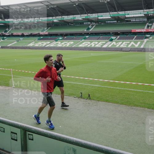05.10.2025 - 20. swb-Marathon Bremen Michael Burmester http://msf.ph/oto/9277246 05.10.2025 12:56:15 Laufen im Stadion 78, 240, 325, 591, 830, 901, 984, 989, 1261, 1380, 1490, 1679, 1774, 1825, 1931, 2134, 2149, 2162, 2263, 2438, 2459, 2490, 2571, 2634, 2884, 2942, 3074, 3161, 3392, 3515, 3519, 3606, 3612, 3749, 3980, 4052, 4079, 4101, 4116, 4149, 4195, 4288, 4432, 4456, 4485, 4796, 4853, 5255, 5289, 5370, 5419, 5469, 5484, 5490, 5615, 5691, 5719, 6048, 6070, 6176, 6375, 6441, 6515, 6570, 6615, 6689, 6744, 6797, 6820, 6864, 6937, 7000, 7292, 7320, 7431, 7783, 7920, 8060, 8144, 8222, 2884 meine-sportfotos.de