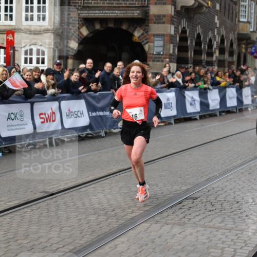 05.10.2025 - 20. swb-Marathon Bremen Yannick Fuchs http://msf.ph/oto/9277252 05.10.2025 12:39:20 Ziel 16 meine-sportfotos.de