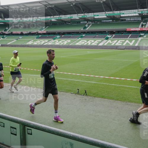05.10.2025 - 20. swb-Marathon Bremen Michael Burmester http://msf.ph/oto/9277256 05.10.2025 12:56:16 Laufen im Stadion 78, 240, 325, 591, 830, 901, 984, 989, 1261, 1380, 1490, 1679, 1774, 1825, 1931, 2134, 2149, 2162, 2263, 2438, 2459, 2490, 2571, 2634, 2942, 3074, 3161, 3392, 3515, 3519, 3606, 3612, 3749, 3980, 4052, 4079, 4101, 4116, 4149, 4195, 4288, 4432, 4456, 4485, 4796, 5255, 5289, 5370, 5419, 5469, 5490, 5615, 5691, 5719, 6048, 6070, 6176, 6375, 6441, 6515, 6570, 6615, 6689, 6744, 6797, 6820, 6864, 6937, 7000, 7292, 7320, 7431, 7783, 7920, 8060, 8144, 8222, 78, 2162, 2884 meine-sportfotos.de