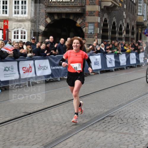 05.10.2025 - 20. swb-Marathon Bremen Yannick Fuchs http://msf.ph/oto/9277262 05.10.2025 12:39:20 Ziel 16 meine-sportfotos.de