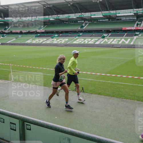 05.10.2025 - 20. swb-Marathon Bremen Michael Burmester http://msf.ph/oto/9277272 05.10.2025 12:56:17 Laufen im Stadion 240, 325, 591, 830, 901, 984, 989, 1261, 1380, 1490, 1679, 1774, 1825, 1931, 2134, 2149, 2263, 2438, 2459, 2490, 2571, 2634, 2942, 3074, 3161, 3392, 3515, 3519, 3606, 3612, 3749, 3980, 4052, 4079, 4101, 4116, 4149, 4195, 4288, 4432, 4456, 4485, 4796, 5255, 5289, 5370, 5419, 5469, 5490, 5615, 5691, 5719, 6048, 6070, 6176, 6375, 6441, 6515, 6570, 6615, 6689, 6744, 6797, 6820, 6864, 6937, 7000, 7292, 7320, 7431, 7783, 7920, 8060, 8144, 8222, 78, 2162, 2884, 3515 meine-sportfotos.de