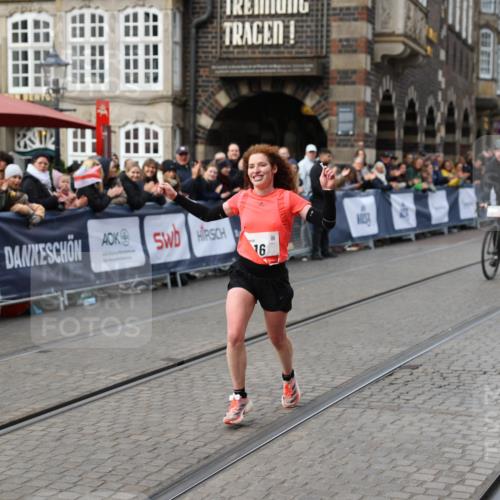 05.10.2025 - 20. swb-Marathon Bremen Yannick Fuchs http://msf.ph/oto/9277279 05.10.2025 12:39:20 Ziel 16 meine-sportfotos.de
